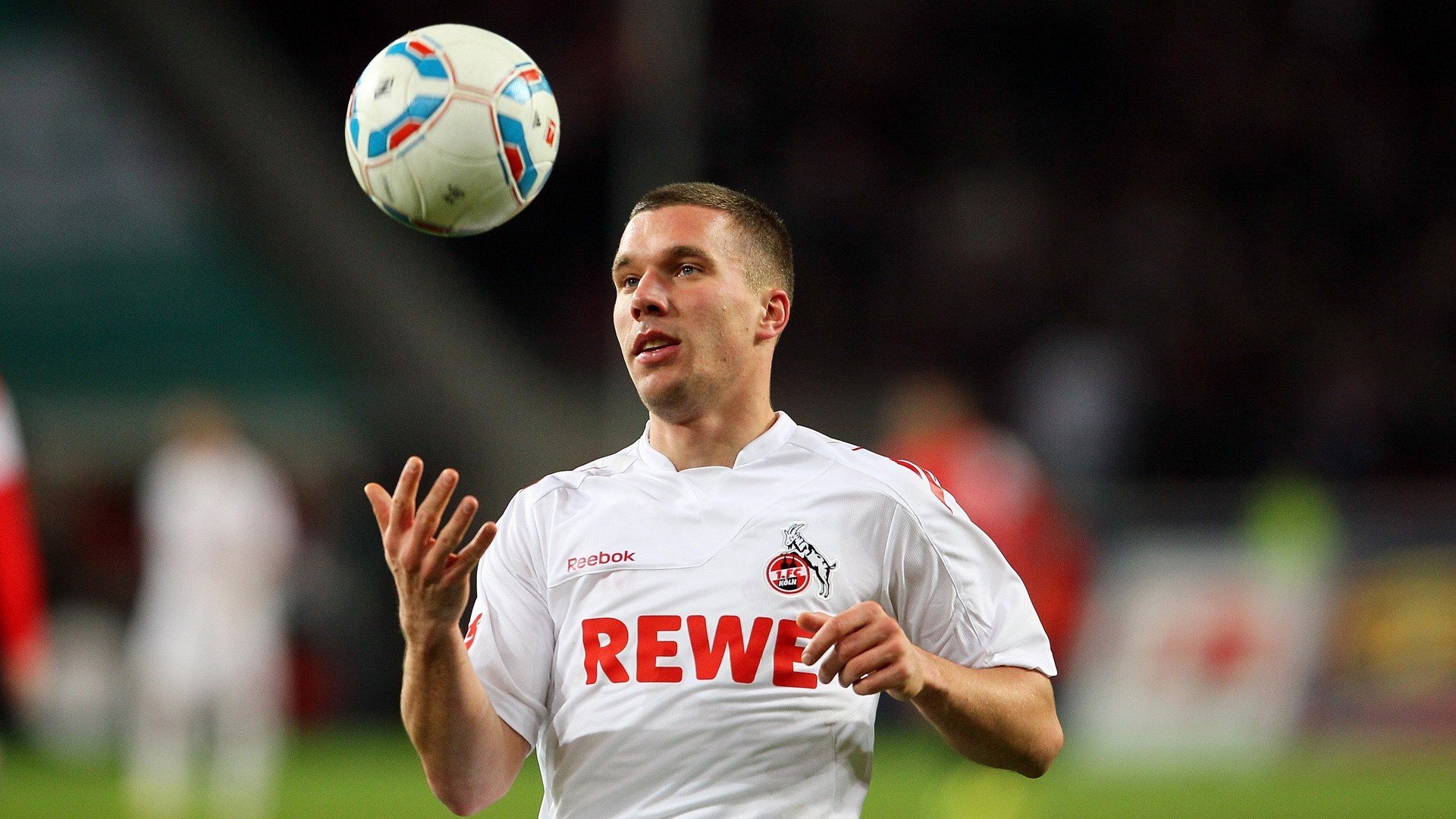 “德甲惊喜不断,新晋强队追逐榜首”,德甲老牌强队